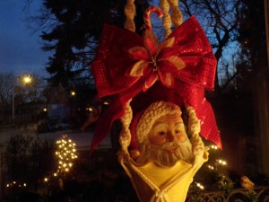 xmas_santa_peeking_jj