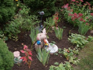 grdn_thanksgiving_dwarfs